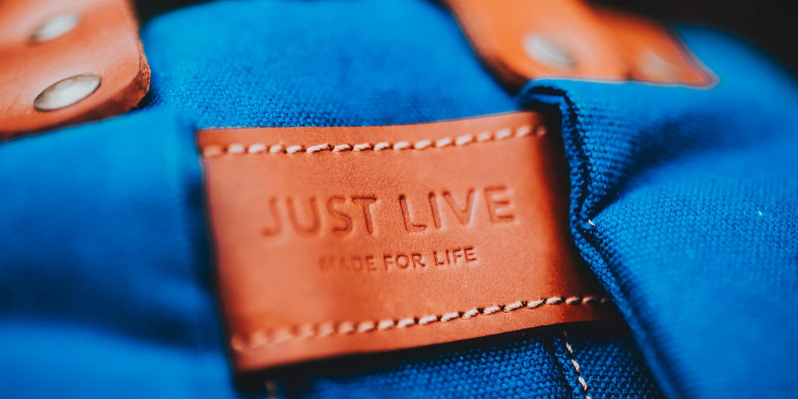 Metal Aksesuarlı Deri Etiketler